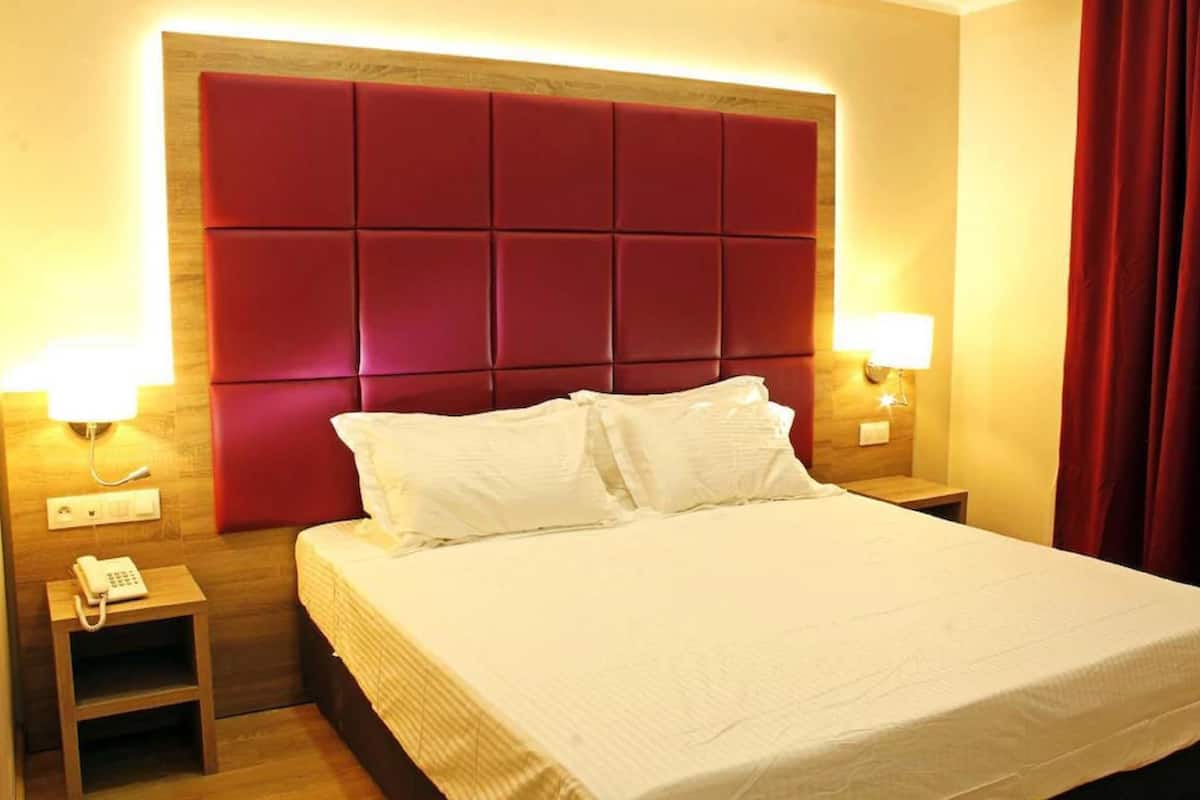 Superior Double Room | Minibar, in-room safe, desk, blackout curtains