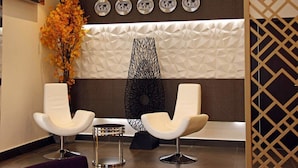 Lobby sitting area - Hotel Le Pacha (Oran)
