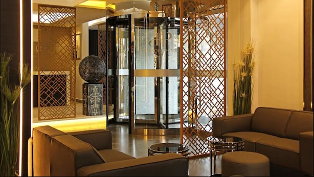 Lobby sitting area - Hotel Le Pacha (Oran)