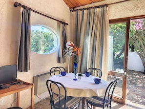 Dining - CORIOLAN 2 (Le Plan-de-la-Tour)