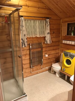 Chalet, useita sänkyjä, näköala mäelle | Kylpyhuone | Hiustenkuivaaja, tohvelit, pyyhkeet