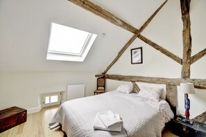 7 bedrooms, iron/ironing board, free WiFi, bed sheets