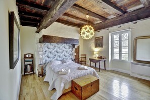 7 chambres, fer et planche à repasser, Wi-Fi gratuit, draps fournis