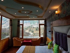 Desk, rollaway beds, free WiFi - Jannat Hotel and Spa (Manali)