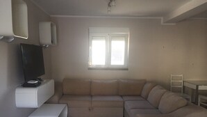Apartemen Keluarga, 1 Tempat Tidur Queen dengan tempat tidur Sofa, pemandangan teluk | Area keluarga