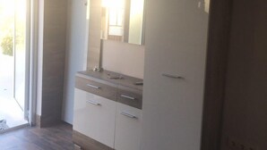 Apartemen Keluarga, 1 Tempat Tidur Queen dengan tempat tidur Sofa, pemandangan teluk | Area keluarga