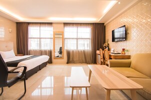 Habitación Deluxe, 1 cama de matrimonio grande | Minibar, escritorio, cortinas opacas y sistema de insonorización