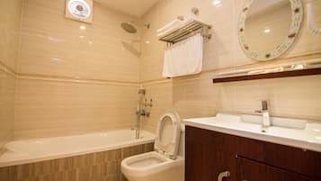 Suite familiar, accessible | Bany | Articles de tocador gratuïts, assecador de cabells, bidet i tovalloles