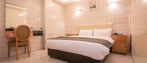 Standard Room, 1 Queen Bed, No Windows | Minibar, desk, blackout drapes, soundproofing