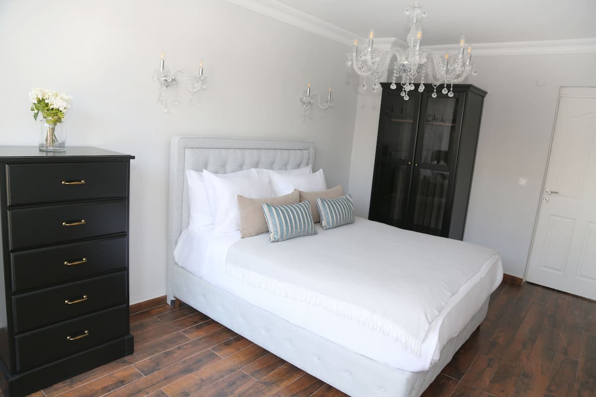 Apartamento, vistas al mar | Cortinas opacas, tabla de planchar con plancha, wifi gratis