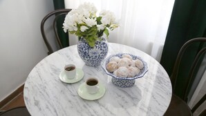 Apartment, Terrace | In-room dining