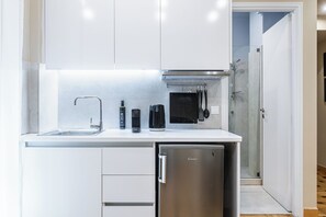 公寓, 1 间卧室 (Superior 1BR Flat) | 私人简易厨房 | 冰箱、炉灶、茶具/咖啡用具、电热水壶