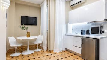 Televisión 60 cm con canales de televisión por cable