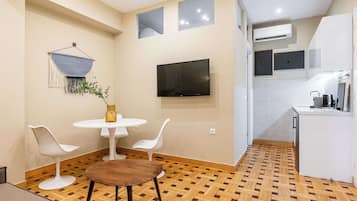 Televisión 60 cm con canales de televisión por cable