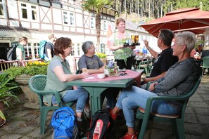 Terrace/patio - Gaststätte & Pension Lichtenhainer Wasserfall (Sebnitz)