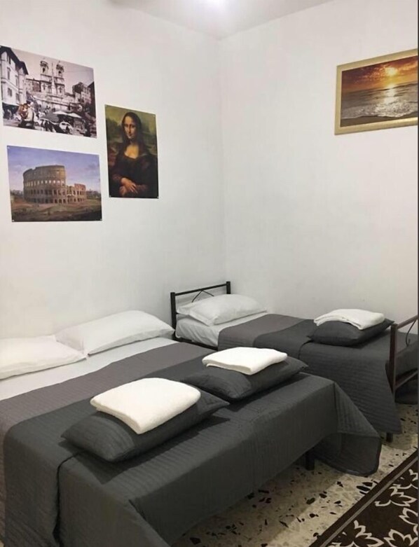Desk, free WiFi - New Golden House (Rome)