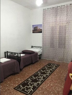 Desk, free WiFi - New Golden House (Rome)