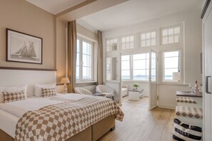 Quarto casal, vista para o oceano (XL) | Roupas de cama antialérgicas, ferros/tábuas de passar roupa