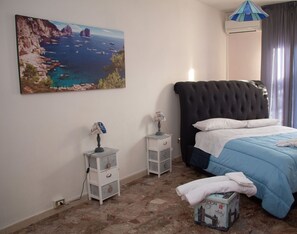 Superior Double Room, Shared Bathroom | In-room safe, rollaway beds, free WiFi, bed sheets - A Casa Carmen (Aversa)