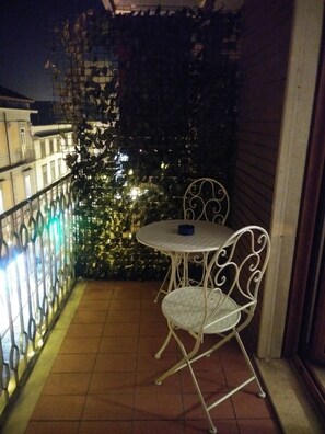 高級雙人房, 共用浴室 | 陽台