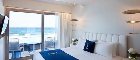 Gold Executive Sea View | Egyptian cotton sheets, premium bedding, in-room safe, blackout drapes