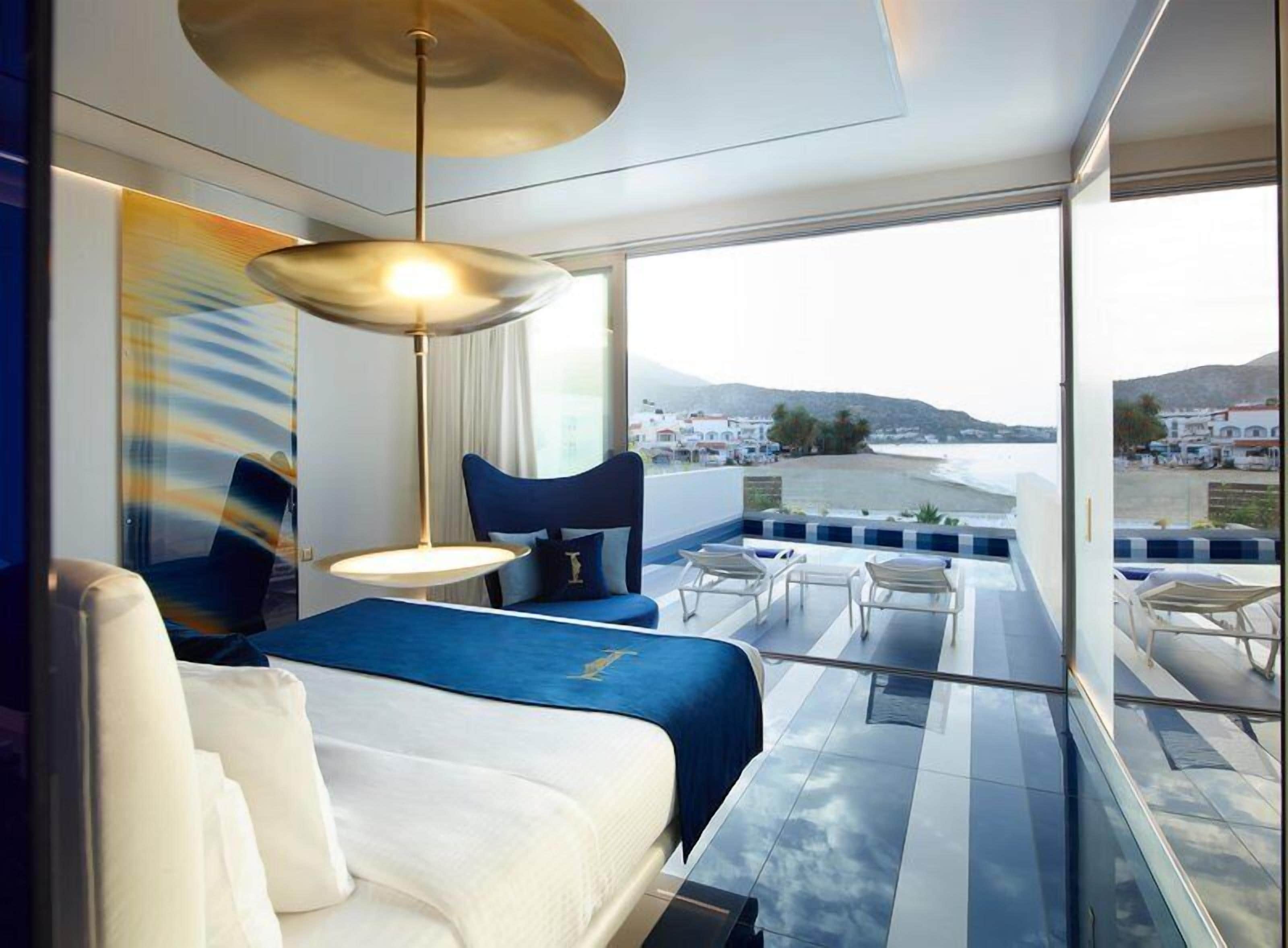 Gold Suite Sea View with Private Pool | Sábanas de algodón egipcio, ropa de cama de alta calidad, caja fuerte