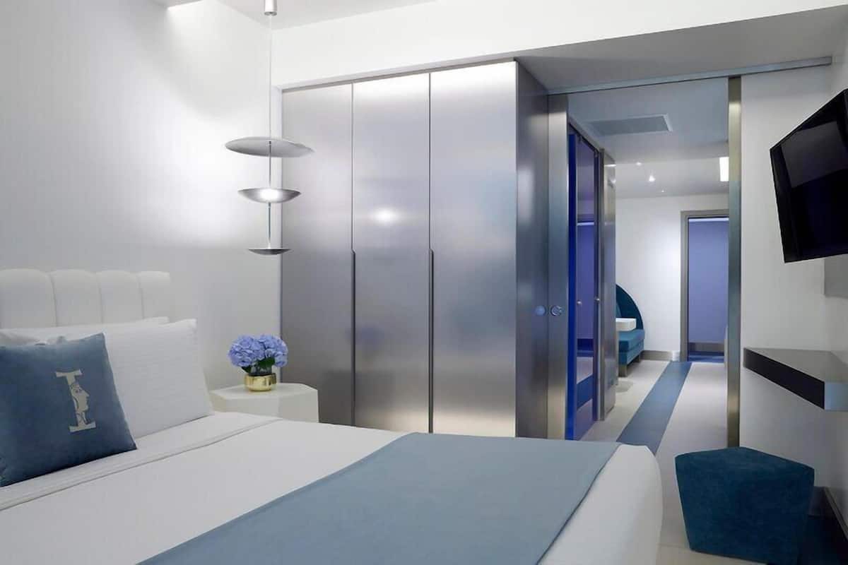 Silver Triple Open Plan Land View
