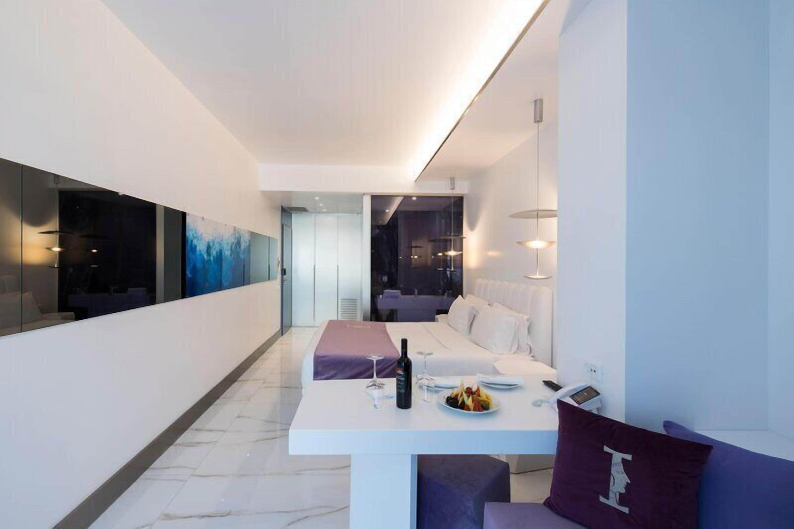 Silver Junior Suite Land View | Sábanas de algodón egipcio, ropa de cama de alta calidad, caja fuerte