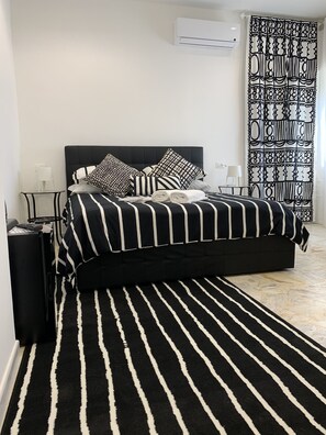 Exclusive Triple Room, City View | Premium bedding, down comforters, memory foam beds, minibar - Di Palma Suite Museum (Naples)