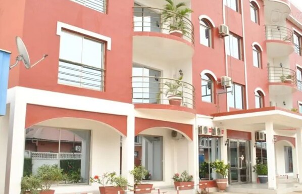 Front of property - Hilary Hotel (Pointe-Noire)