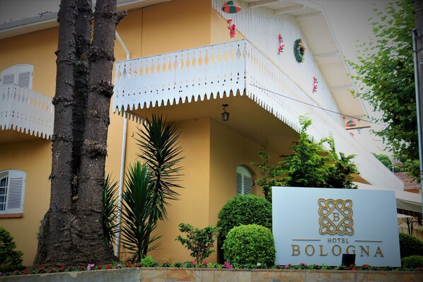 Front of property - Hotel Bologna (Campos do Jordão)