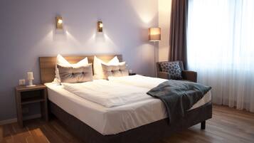 Doppel- oder Zweibettzimmer | Schreibtisch, Verdunkelungsvorhänge, kostenlose Babybetten