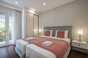 2 Schlafzimmer, Schreibtisch, Bügeleisen/Bügelbrett, Reisekinderbett