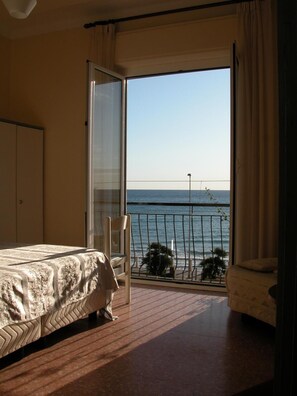 Minibar, soundproofing, cots/infant beds, free WiFi