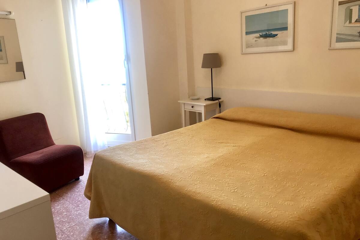 Minibar, soundproofing, cots/infant beds, free WiFi