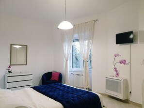Desk, blackout curtains, free WiFi, bed sheets - Casa Athena (Sorrento)