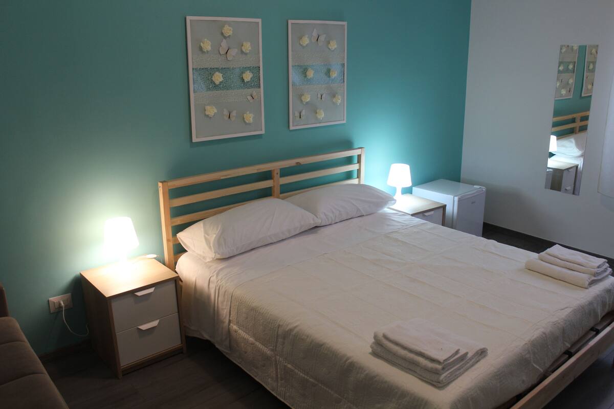 Desk, free WiFi, bed sheets