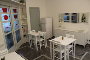 Free daily full breakfast