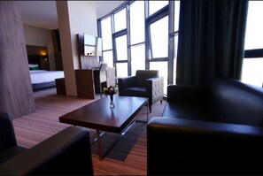 Suite prèmium | Sala d'estar | Televisor de pantalla plana 