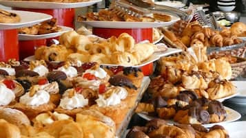 Desayuno continental incluido todos los días