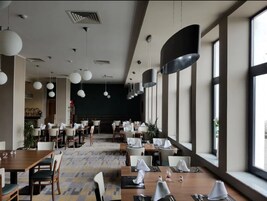 Breakfast, lunch, dinner served; local and international cuisine 