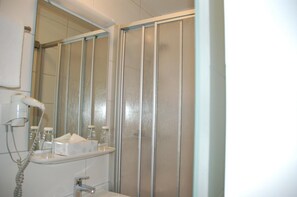 淋浴設備、免費梳洗用品、風筒、提供毛巾
