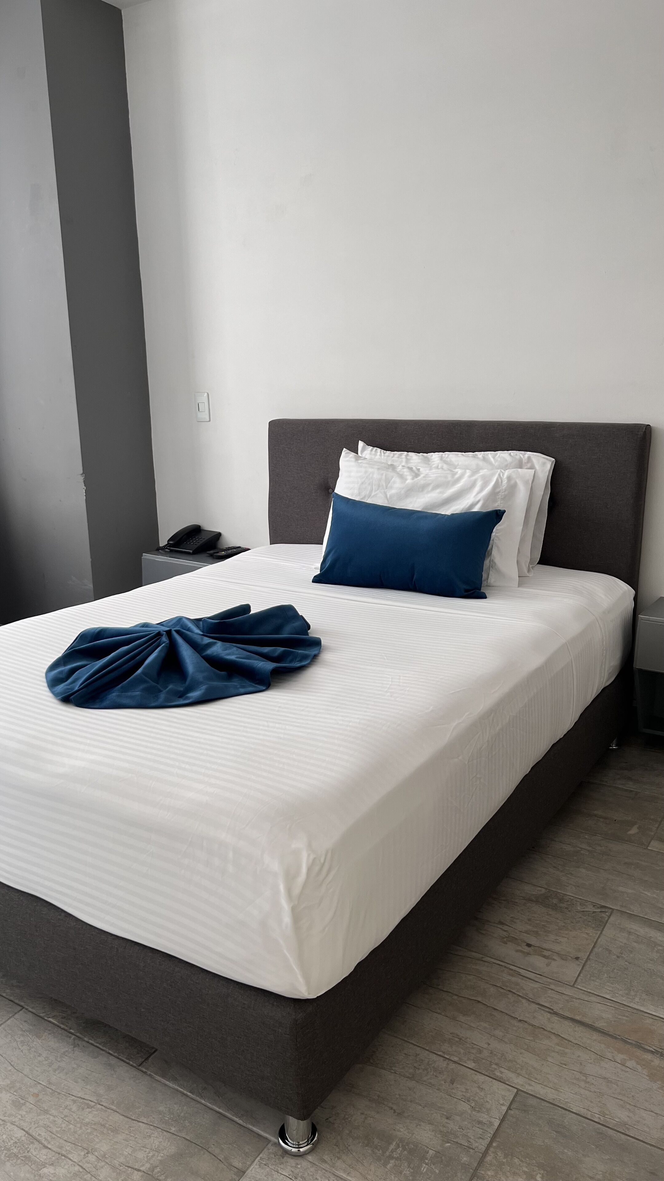 executive room, 1 double bed | in-room safe, desk, blackout curtains, iron/ironing board