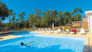 Seasonal outdoor pool - Domaine Résidentiel de Plein Air Monplaisir (Saint-Trojan-les-Bains)