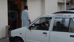 موقف سيارات