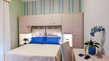 Deluxe tweepersoonskamer | Een minibar, babybedden, gratis wifi, beddengoed