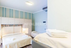 Minibar, cribs/infant beds, free WiFi, bed sheets - Hotel Turquoise (Cesenatico)