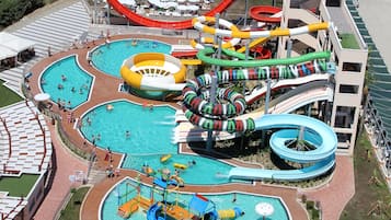 Innenpool, 3 Außenpools, Cabañas (kostenlos), Sonnenschirme