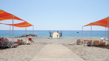 Private beach nearby, white sand, free beach shuttle, free beach cabanas