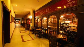 2 bars/lounges, swim-up bar, poolside bar